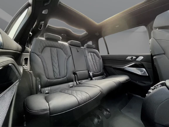 BMW X7 M60i xDrive M-Sport Pro = NEW = Гаранция, снимка 11 - Автомобили и джипове - 54944031
