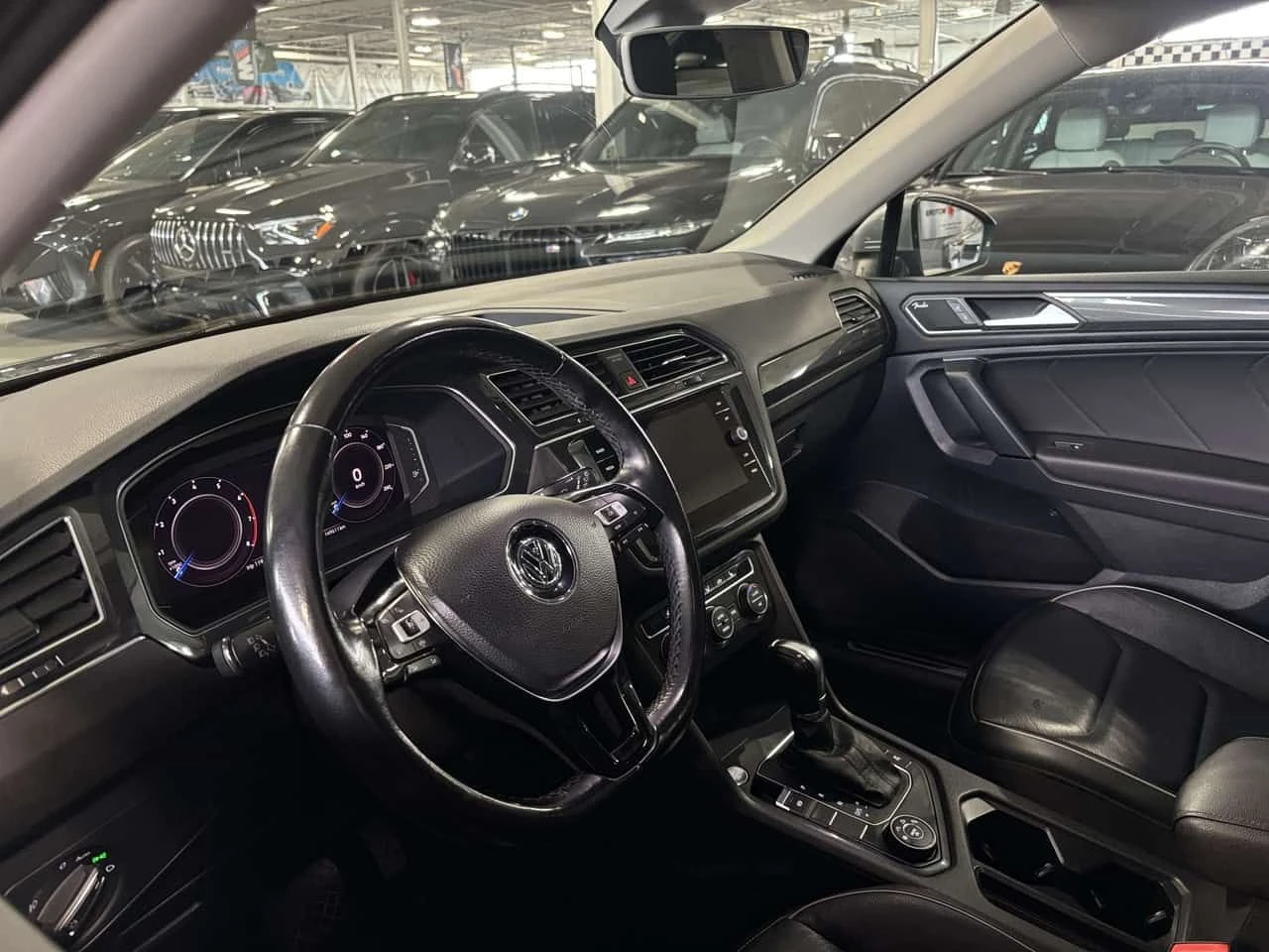 VW Tiguan * Highline| 4MOTION| AWD| 7PASSENGER| NAV| PANOROO, снимка 7 - Автомобили и джипове - 54905270