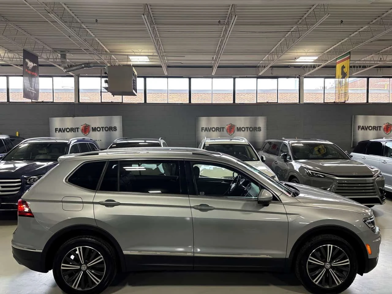VW Tiguan * Highline| 4MOTION| AWD| 7PASSENGER| NAV| PANOROO, снимка 2 - Автомобили и джипове - 54905270