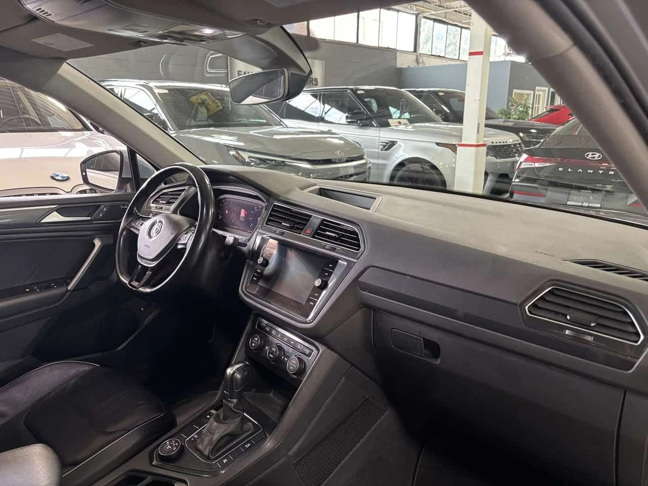 VW Tiguan * Highline| 4MOTION| AWD| 7PASSENGER| NAV| PANOROO, снимка 8 - Автомобили и джипове - 54905270
