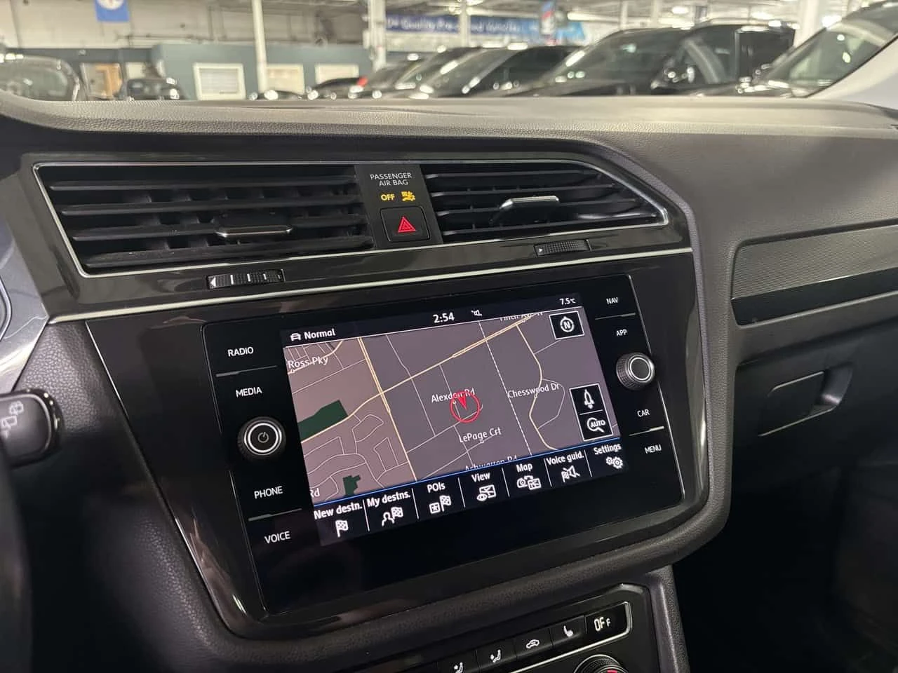 VW Tiguan * Highline| 4MOTION| AWD| 7PASSENGER| NAV| PANOROO, снимка 16 - Автомобили и джипове - 54905270