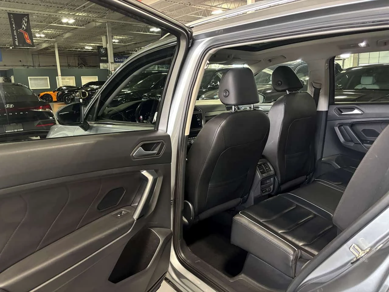 VW Tiguan * Highline| 4MOTION| AWD| 7PASSENGER| NAV| PANOROO, снимка 9 - Автомобили и джипове - 54905270