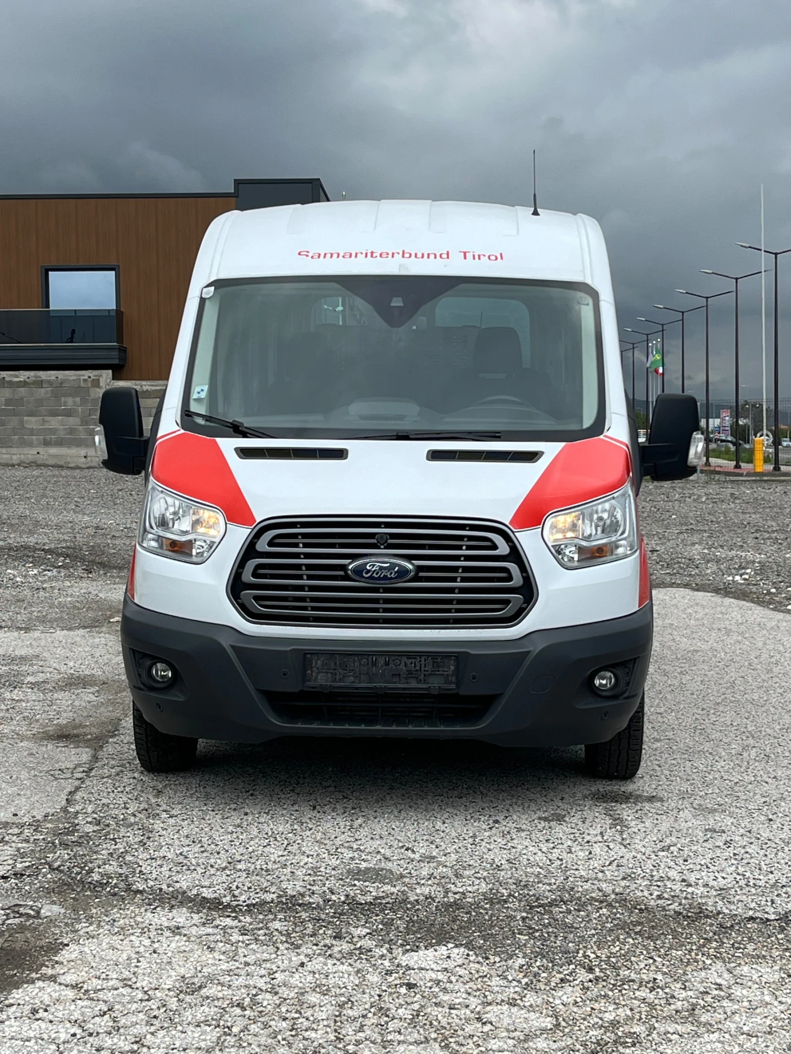 Ford Transit Пътнически 2.2/ 125к.с 8+ 1 с рампа!!! - изображение 3