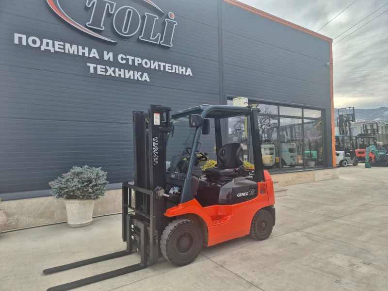 Мотокар Toyota 1.8 тона / ИЗРАВНИТЕЛ / ПАРНО / ЧЕЛНО СТЪКЛО !