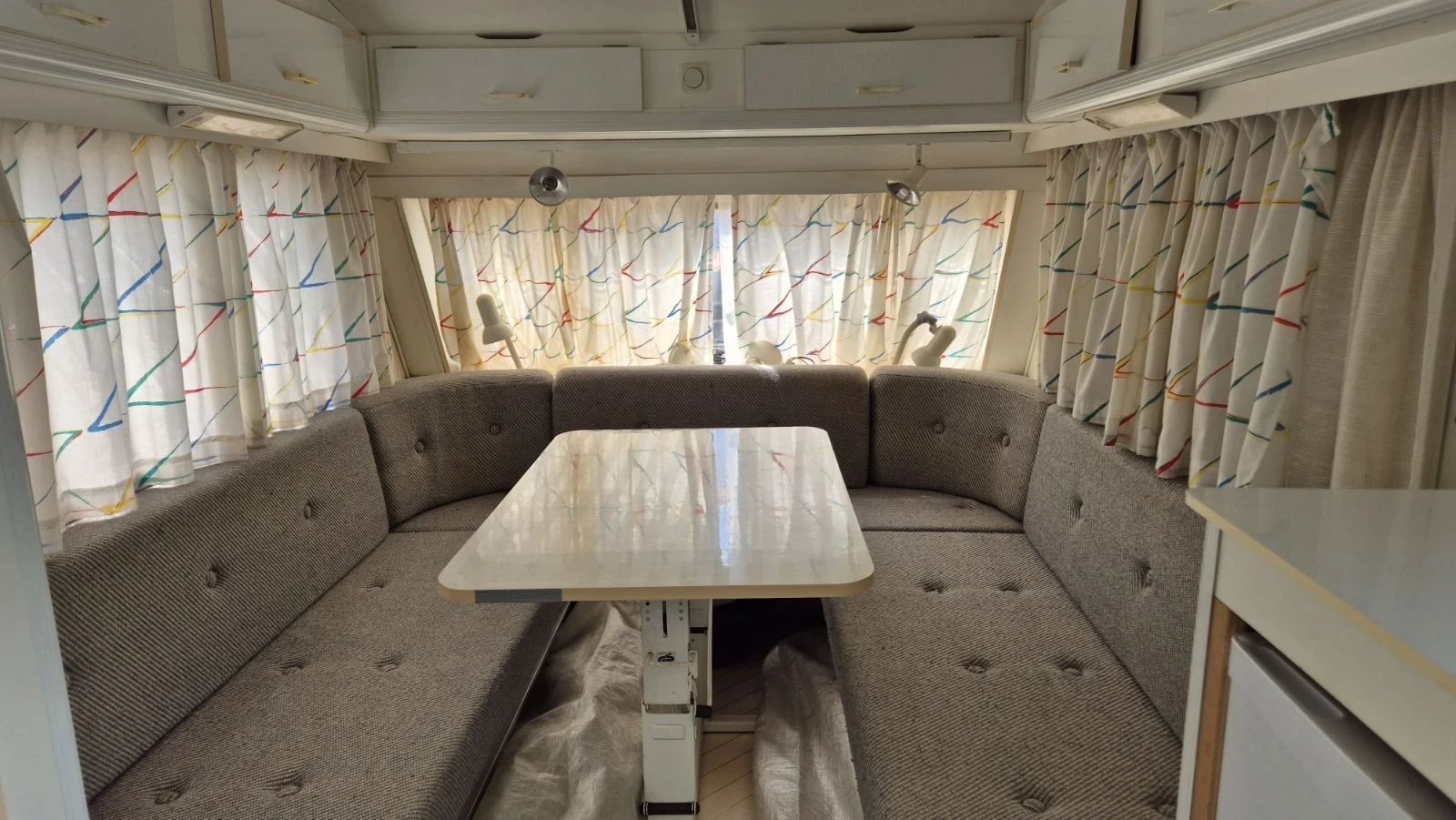 Каравана KIP Hy-line 38, снимка 9 - Каравани и кемпери - 55842531