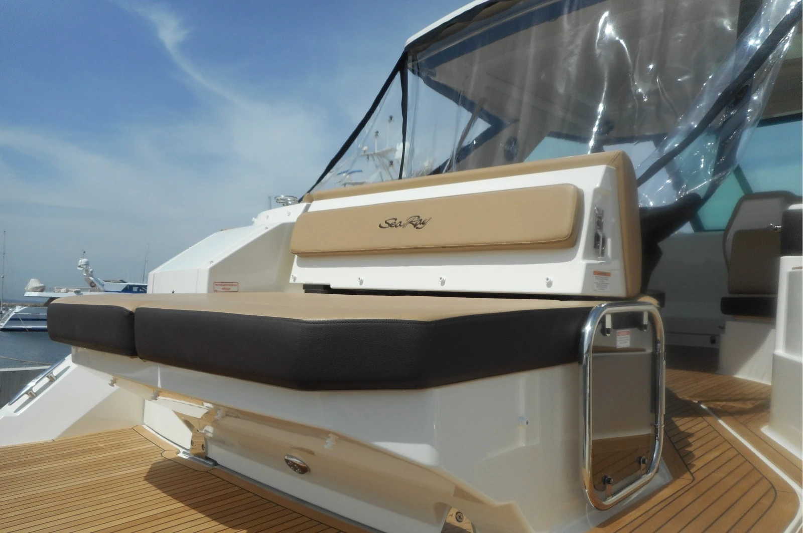 Моторна яхта Sea Ray 320 Sundancer - изображение 10