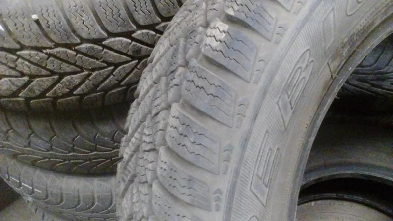 Гуми Зимни 175/65R14, снимка 4 - Гуми и джанти - 30159169