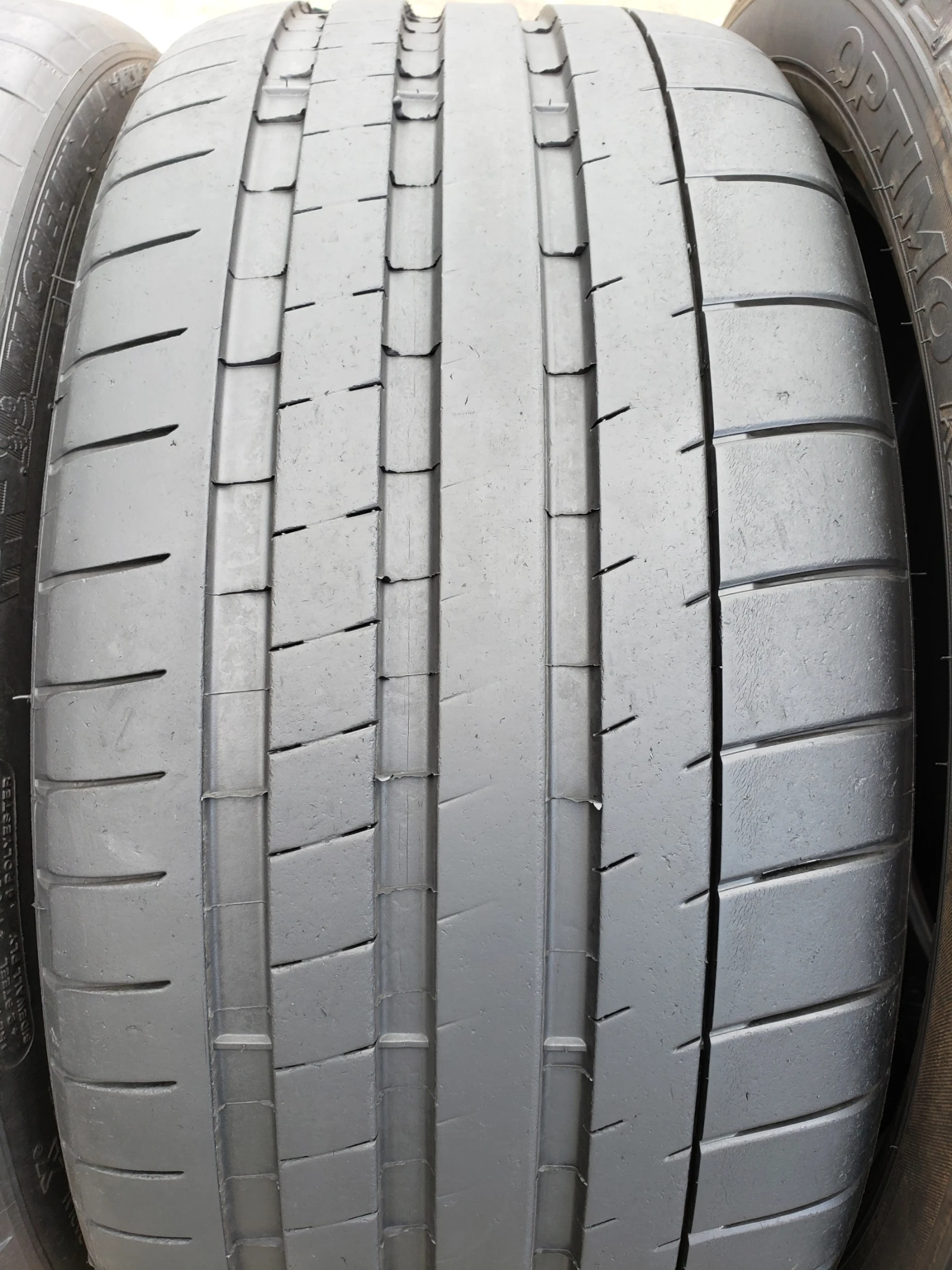 Гуми Летни 235/35R20