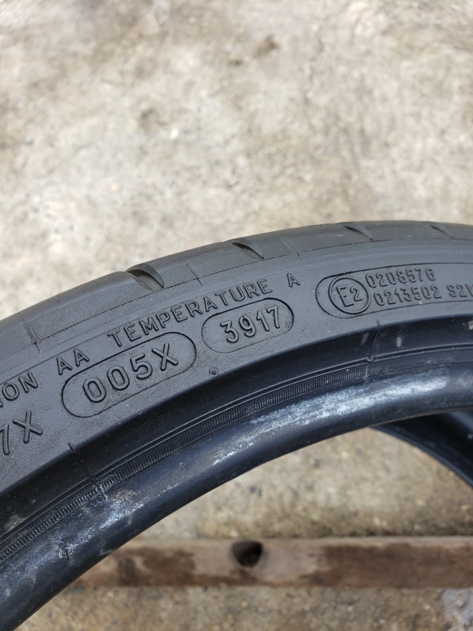 Гуми Летни 235/35R20, снимка 6 - Гуми и джанти - 54395150