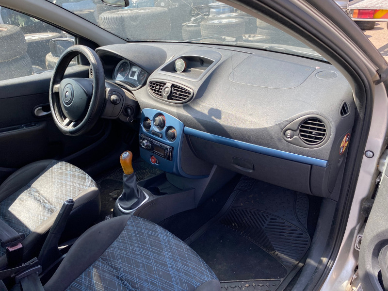 Renault Clio 1.2, снимка 5 - Автомобили и джипове - 41875659