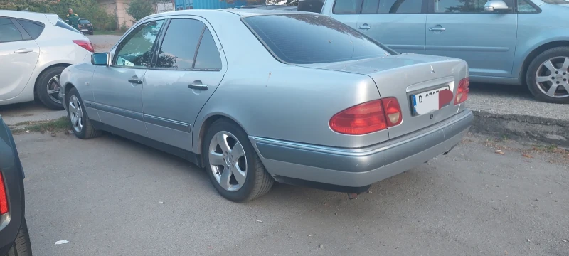 Mercedes-Benz E 250, снимка 2 - Автомобили и джипове - 47779230