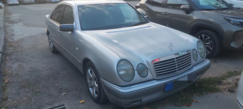 Mercedes-Benz E 250, снимка 1 - Автомобили и джипове - 47779230