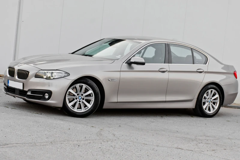 BMW 525 D X-Drive РЕГИСТРИРАНА/8ZF /LineAssist /Distronic, снимка 3 - Автомобили и джипове - 50937226