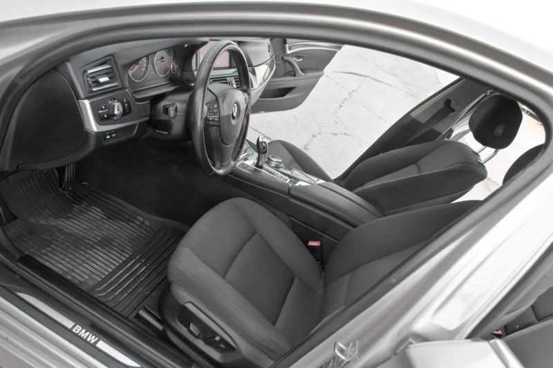 BMW 525 D X-Drive РЕГИСТРИРАНА/8ZF /LineAssist /Distronic, снимка 7 - Автомобили и джипове - 50937226