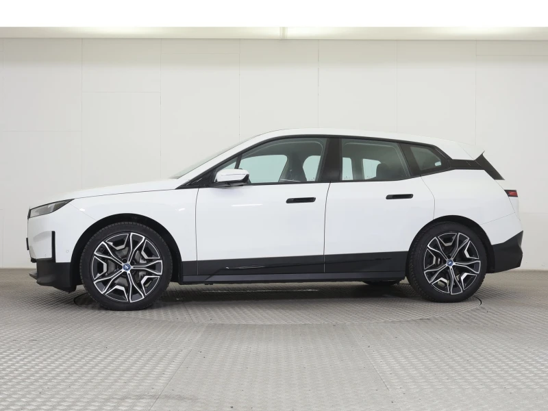 BMW iX BMW iX 40 - xDrive, снимка 4 - Автомобили и джипове - 51896801