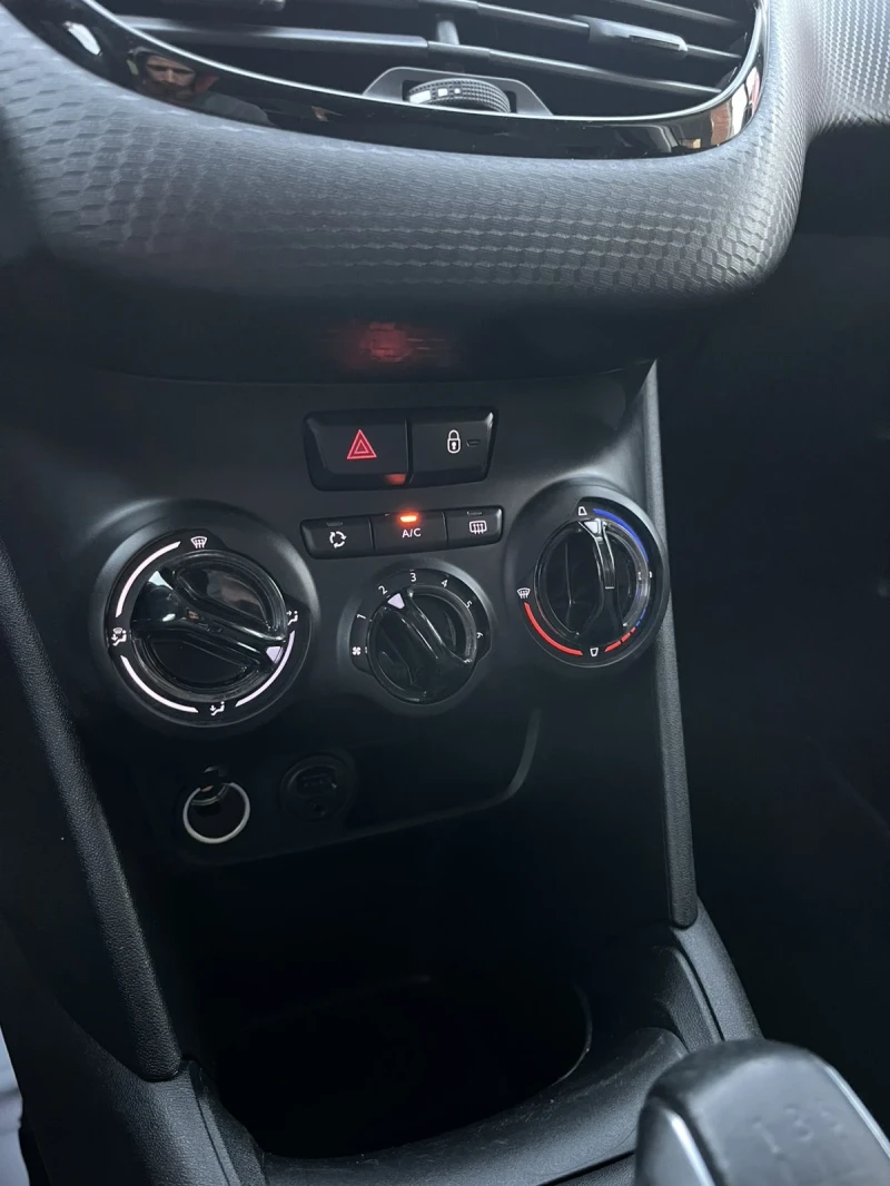 Peugeot 208 1.2 /82к./EURO6/ПЕРФЕКТНО СЪСТОЯНИЕ!, снимка 11 - Автомобили и джипове - 52515163