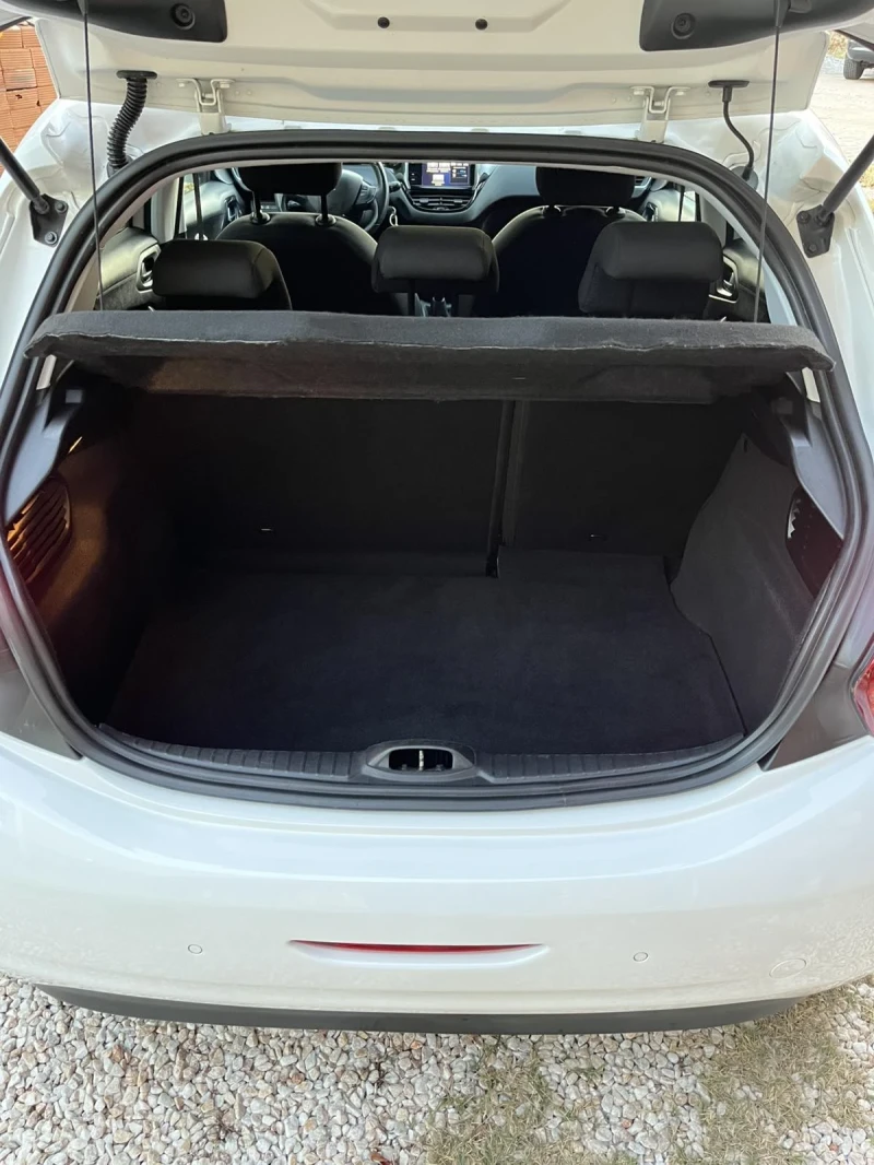 Peugeot 208 1.2 /82к./EURO6/ПЕРФЕКТНО СЪСТОЯНИЕ!, снимка 8 - Автомобили и джипове - 52515163