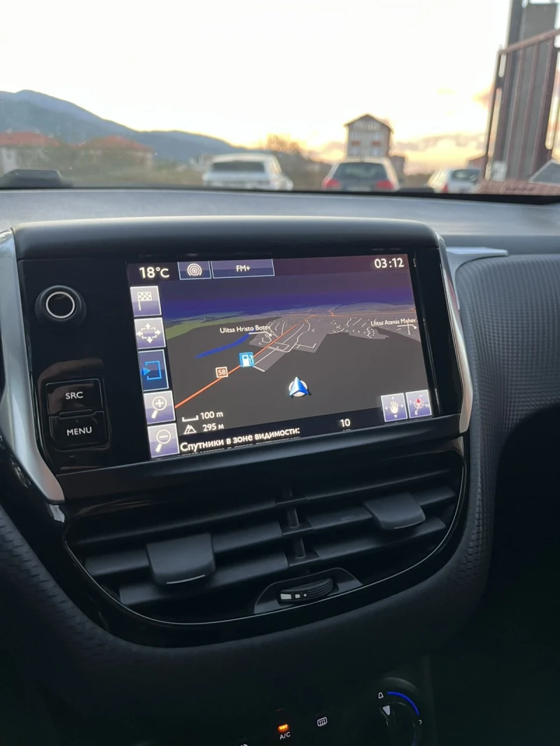 Peugeot 208 1.2 /82к./EURO6/ПЕРФЕКТНО СЪСТОЯНИЕ!, снимка 10 - Автомобили и джипове - 52515163