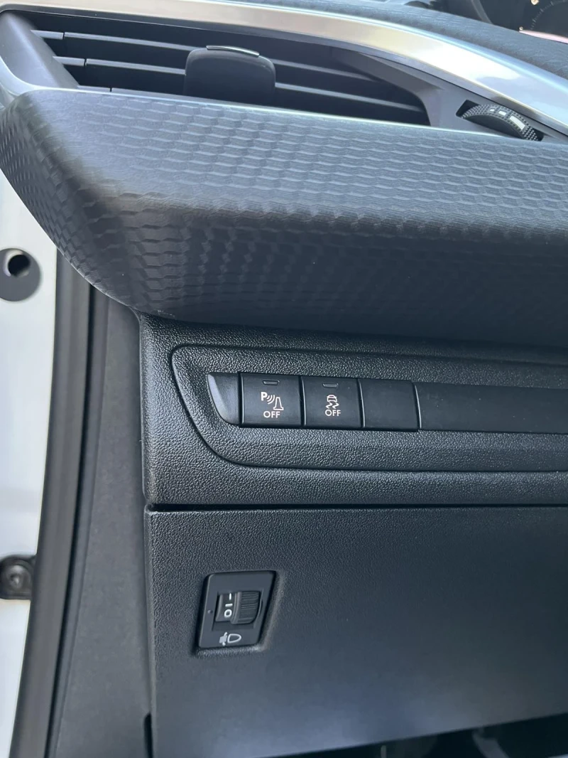 Peugeot 208 1.2 /82к./EURO6/ПЕРФЕКТНО СЪСТОЯНИЕ!, снимка 12 - Автомобили и джипове - 52515163