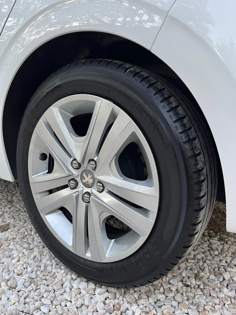 Peugeot 208 1.2 /82к./EURO6/ПЕРФЕКТНО СЪСТОЯНИЕ!, снимка 15 - Автомобили и джипове - 52515163