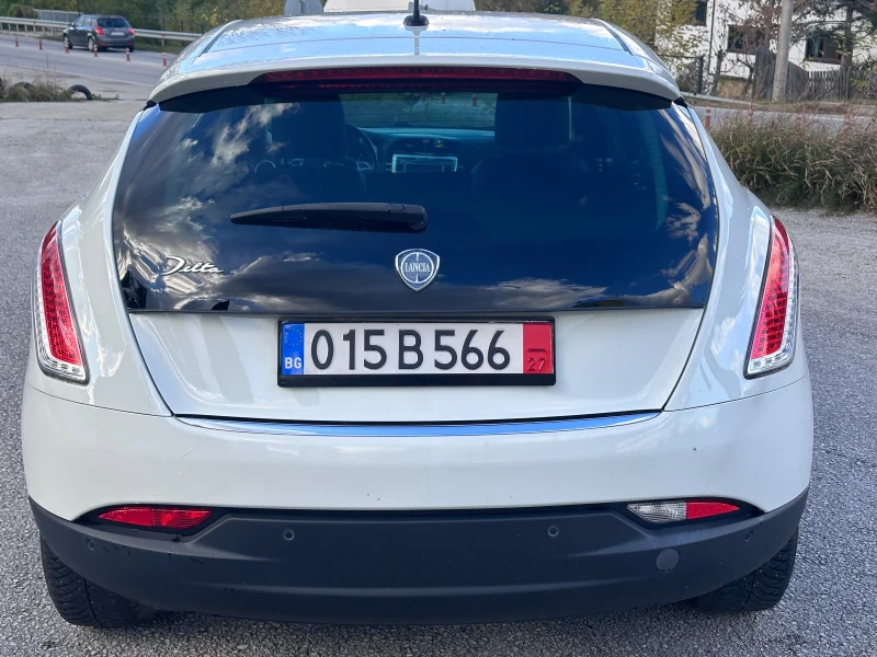 Lancia Delta 1.6 M-jet 120 кс 2011г Нави Кожа АВТОМАТ !!, снимка 6 - Автомобили и джипове - 52212673