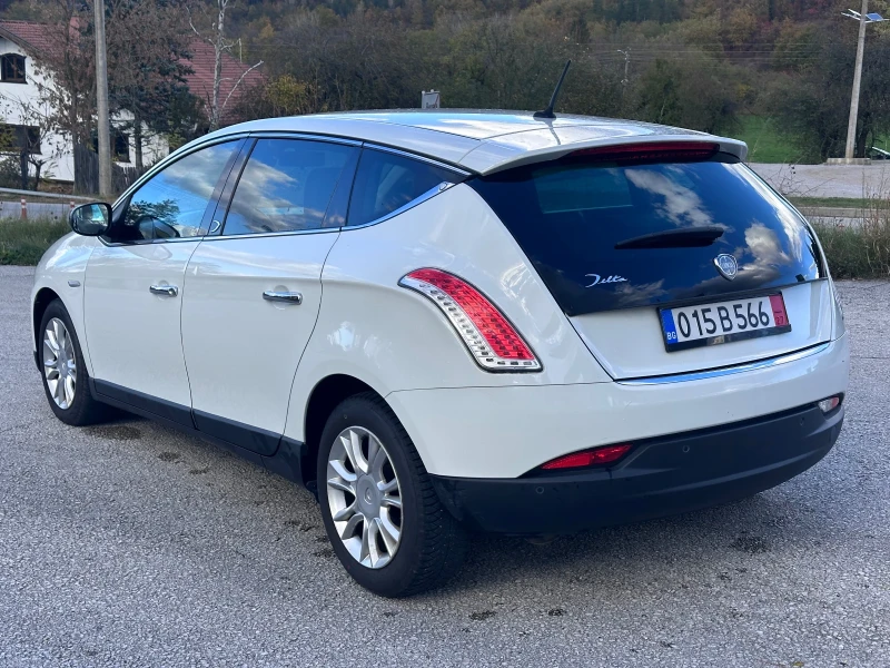 Lancia Delta 1.6 M-jet 120 кс 2011г Нави Кожа АВТОМАТ !!, снимка 5 - Автомобили и джипове - 52212673