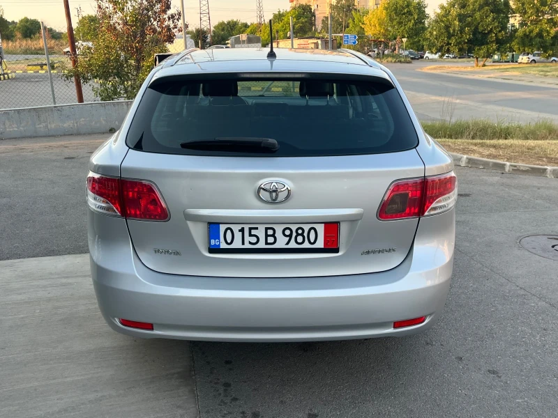 Toyota Avensis 1.8i SWISS, снимка 6 - Автомобили и джипове - 52344934