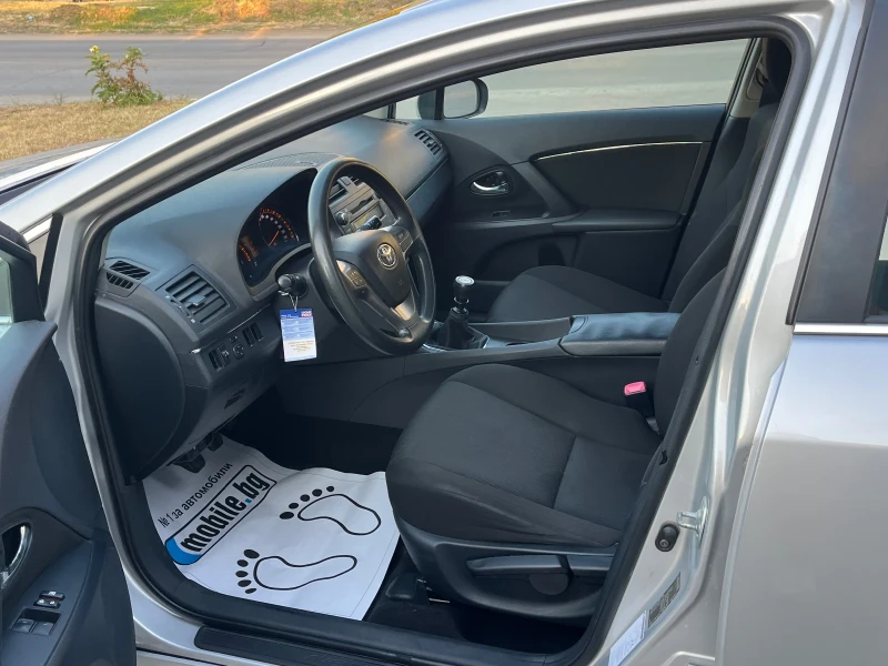 Toyota Avensis 1.8i SWISS, снимка 9 - Автомобили и джипове - 52344934