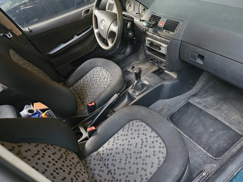 Skoda Fabia, снимка 10 - Автомобили и джипове - 52369078