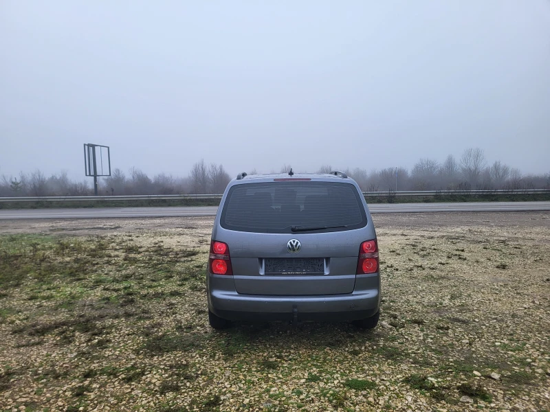 VW Touran 1.9TDi 7Места, снимка 4 - Автомобили и джипове - 52655468