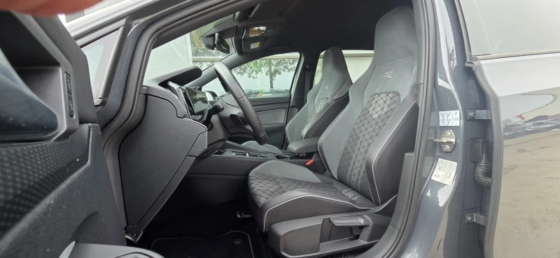 VW Golf R-Line в цвят Nardo Grey, снимка 7 - Автомобили и джипове - 53597387