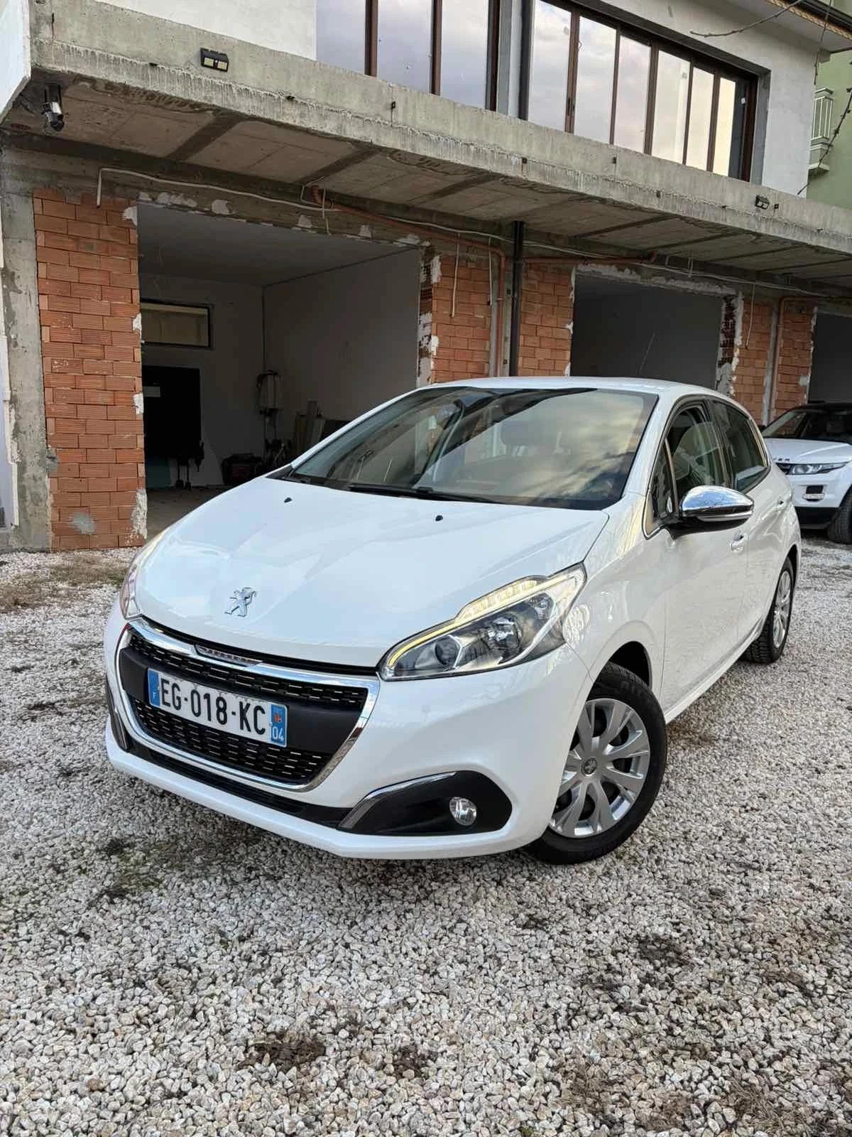 Peugeot 208 1.2 /82к./EURO6/ПЕРФЕКТНО СЪСТОЯНИЕ! - изображение 2
