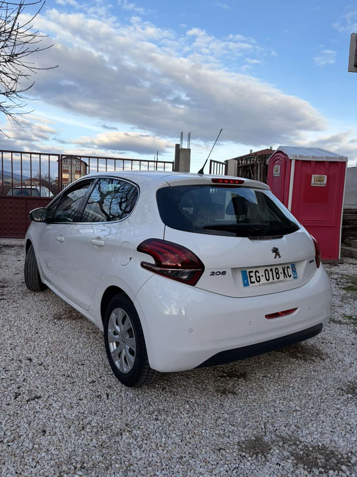 Peugeot 208 1.2 /82к./EURO6/ПЕРФЕКТНО СЪСТОЯНИЕ! - изображение 4