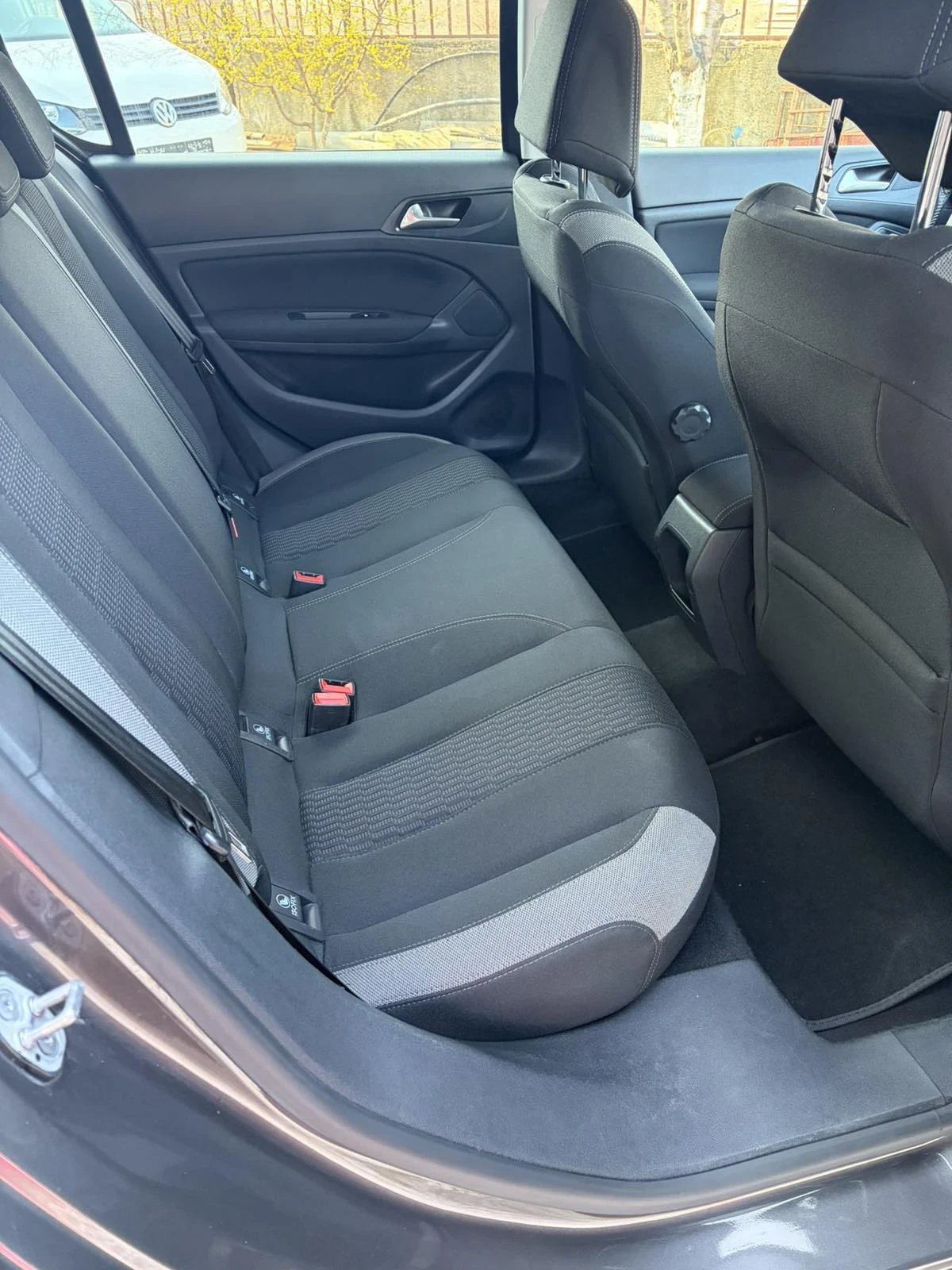 Peugeot 308 1.2/110к/EURO6/ПЕРФЕКТНО СЪСТОЯНИЕ!, снимка 7 - Автомобили и джипове - 53517310