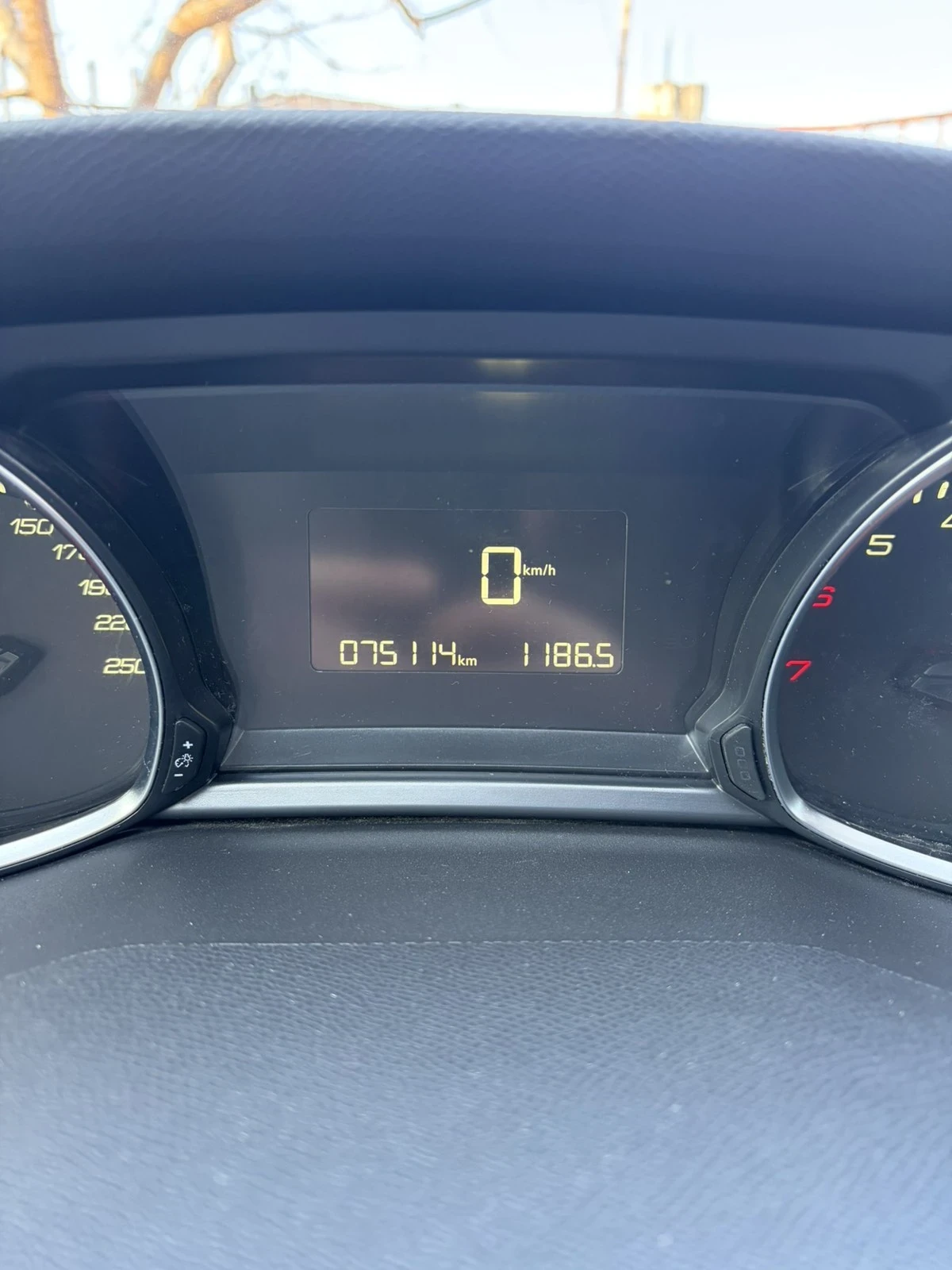 Peugeot 308 1.2/110к/EURO6/ПЕРФЕКТНО СЪСТОЯНИЕ!, снимка 9 - Автомобили и джипове - 53517310