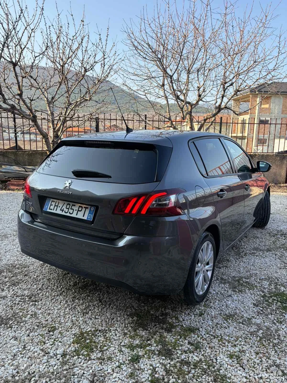 Peugeot 308 1.2/110к/EURO6/ПЕРФЕКТНО СЪСТОЯНИЕ!, снимка 3 - Автомобили и джипове - 53517310