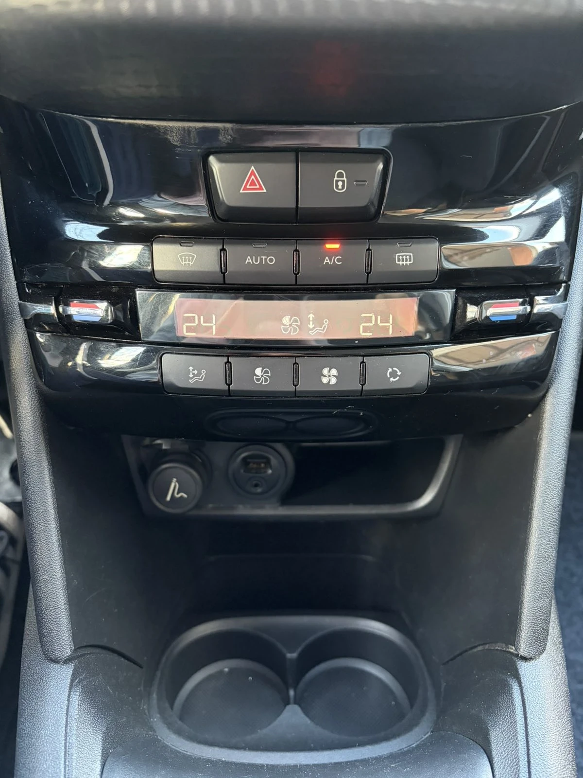 Peugeot 208 1.2 /82к./EURO6/ПЕРФЕКТНО СЪСТОЯНИЕ! - изображение 7