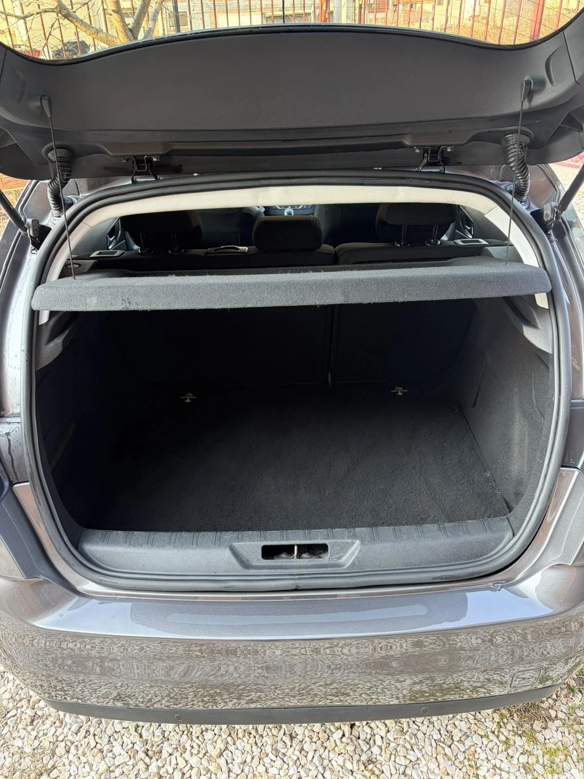 Peugeot 308 1.2/110к/EURO6/ПЕРФЕКТНО СЪСТОЯНИЕ!, снимка 8 - Автомобили и джипове - 53517310