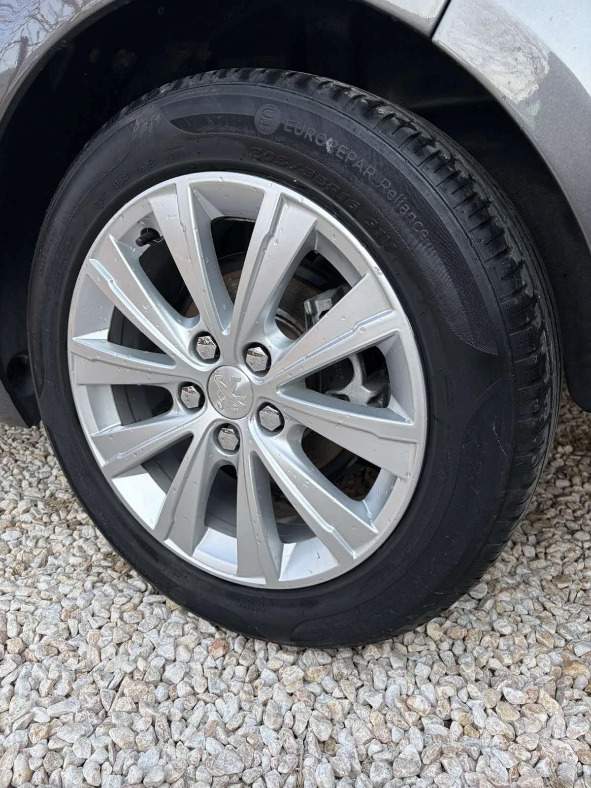 Peugeot 308 1.2/110к/EURO6/ПЕРФЕКТНО СЪСТОЯНИЕ!, снимка 16 - Автомобили и джипове - 53517310