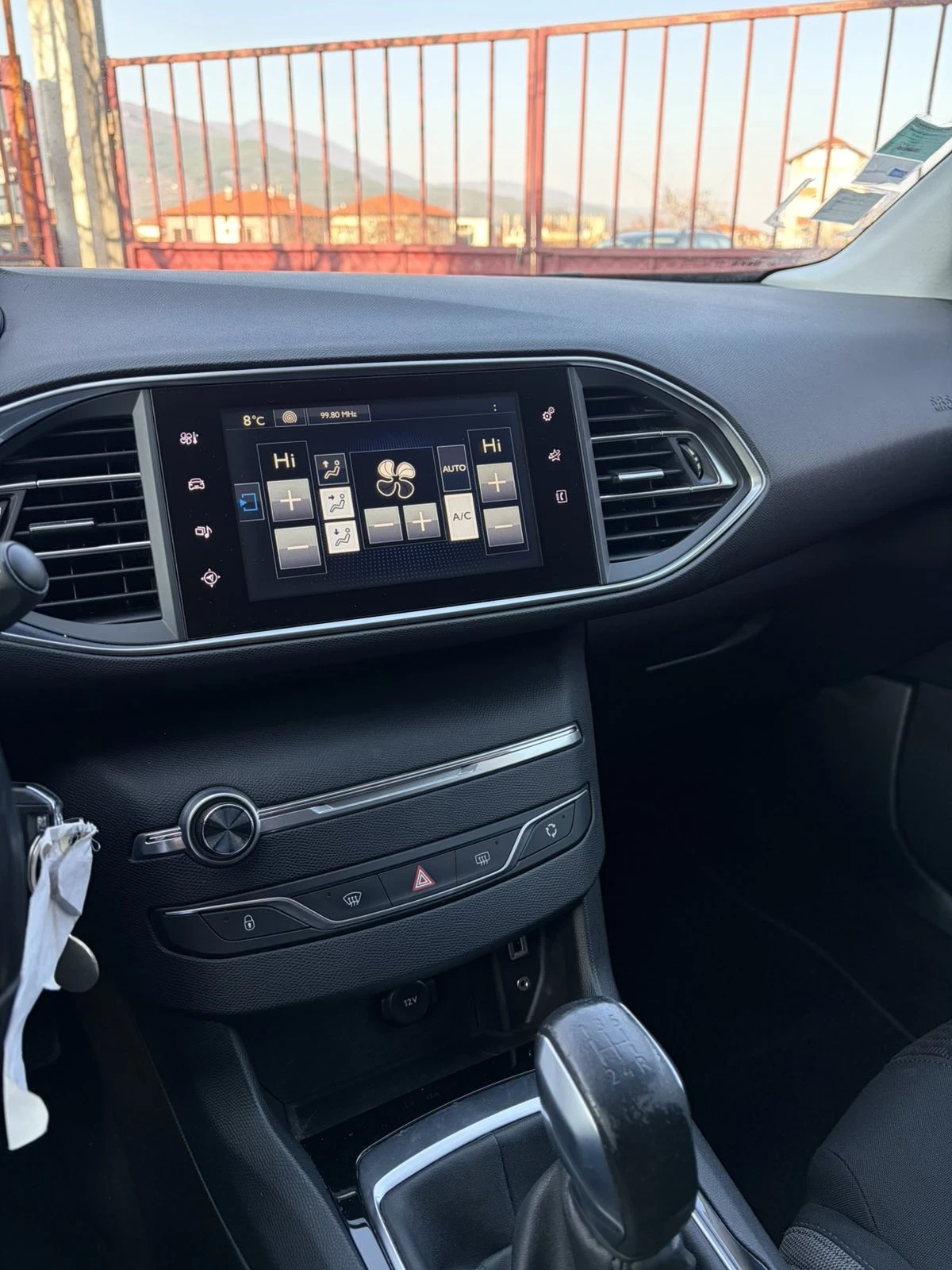 Peugeot 308 1.2/110к/EURO6/ПЕРФЕКТНО СЪСТОЯНИЕ!, снимка 10 - Автомобили и джипове - 53517310