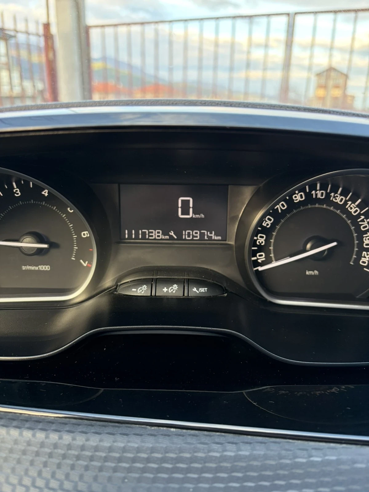 Peugeot 208 1.2 /82к./EURO6/ПЕРФЕКТНО СЪСТОЯНИЕ! - изображение 8