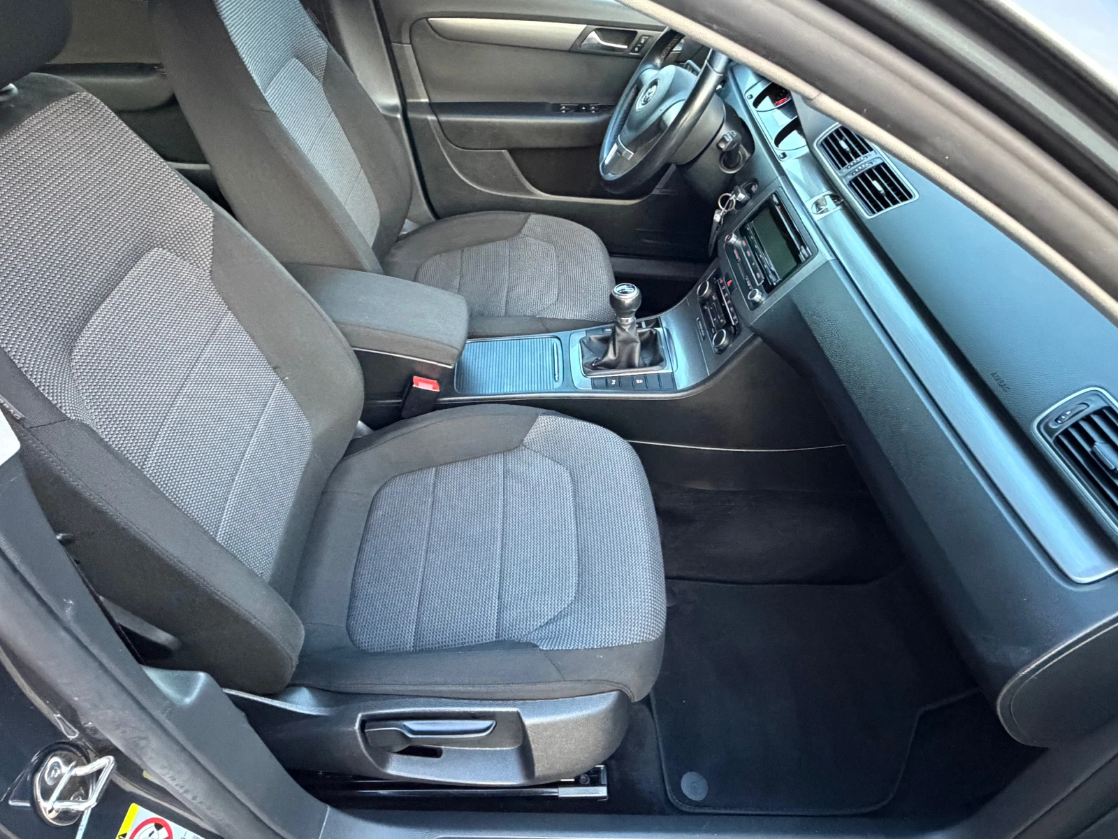 VW Passat 2.0TDI* SEDAN* 133000KM* KLIMA - изображение 10