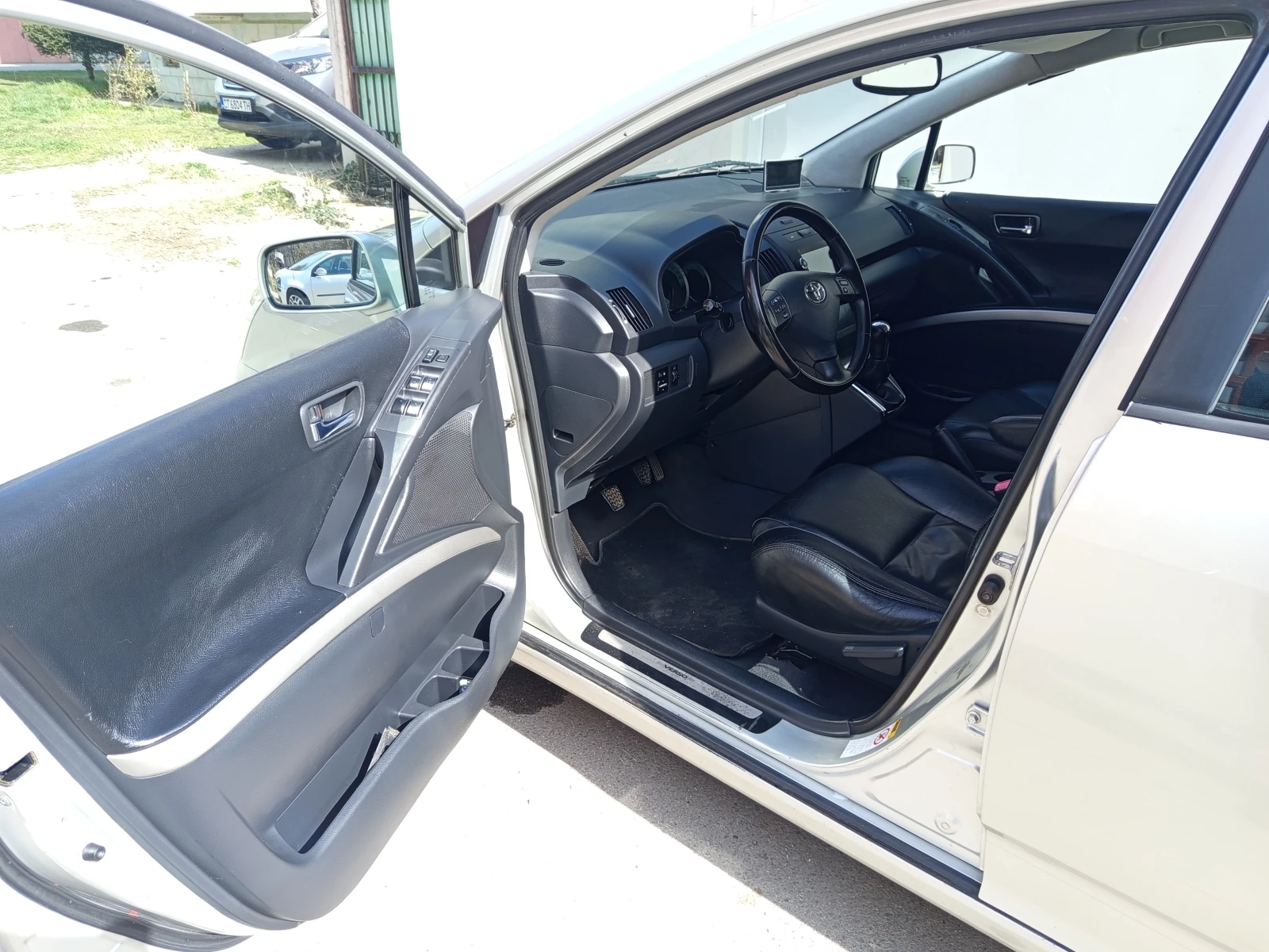 Toyota Corolla verso, снимка 9 - Автомобили и джипове - 53812659