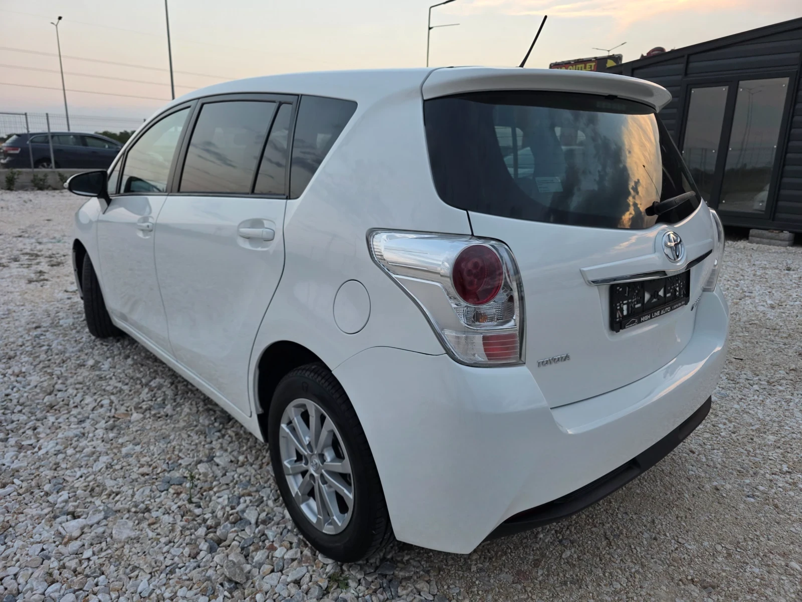 Toyota Verso 2.0 d4d Facelift Navi Панорама , снимка 2 - Автомобили и джипове - 55414946