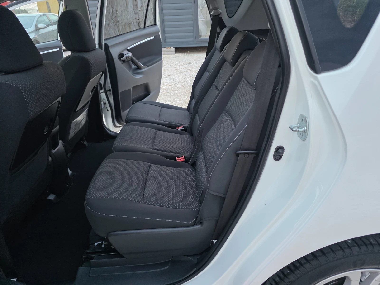 Toyota Verso 2.0 d4d Facelift Navi Панорама , снимка 10 - Автомобили и джипове - 55414946
