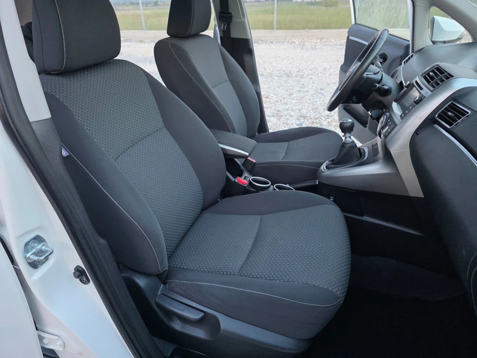 Toyota Verso 2.0 d4d Facelift Navi Панорама , снимка 8 - Автомобили и джипове - 55414946