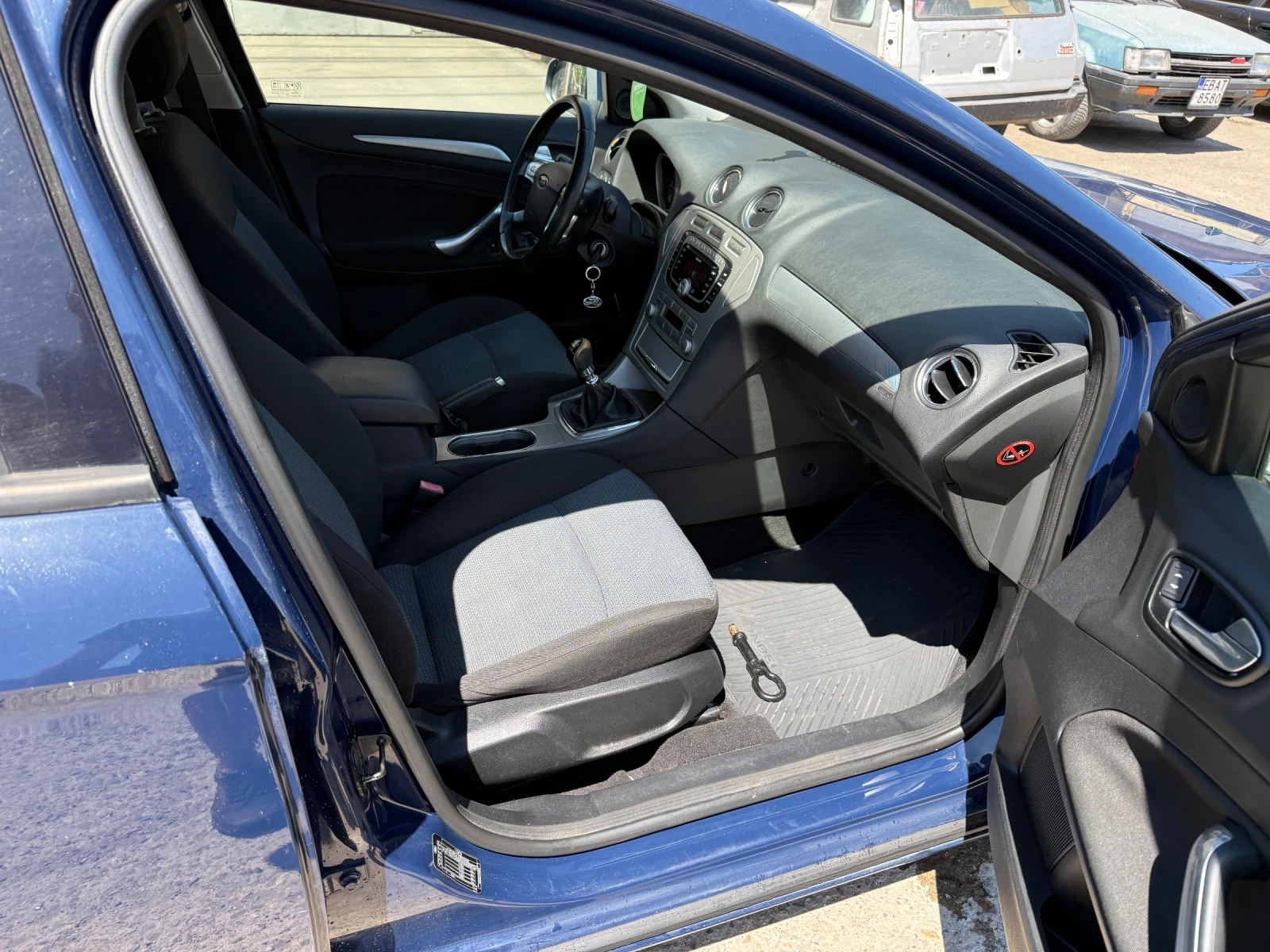 Ford Mondeo 1.8 TDCI, снимка 9 - Автомобили и джипове - 55671986