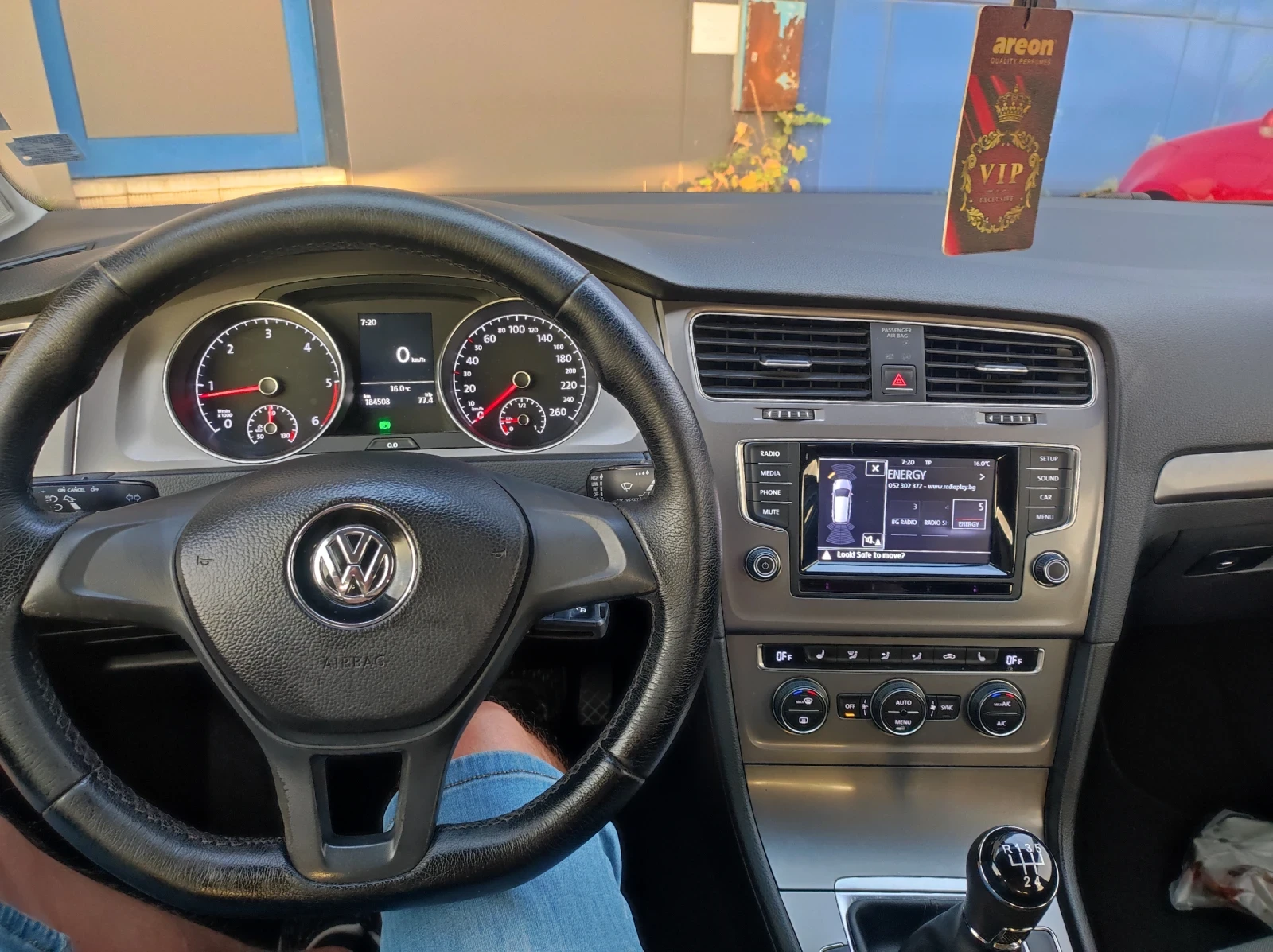 VW Golf 1.6 TDI, снимка 7 - Автомобили и джипове - 55965728