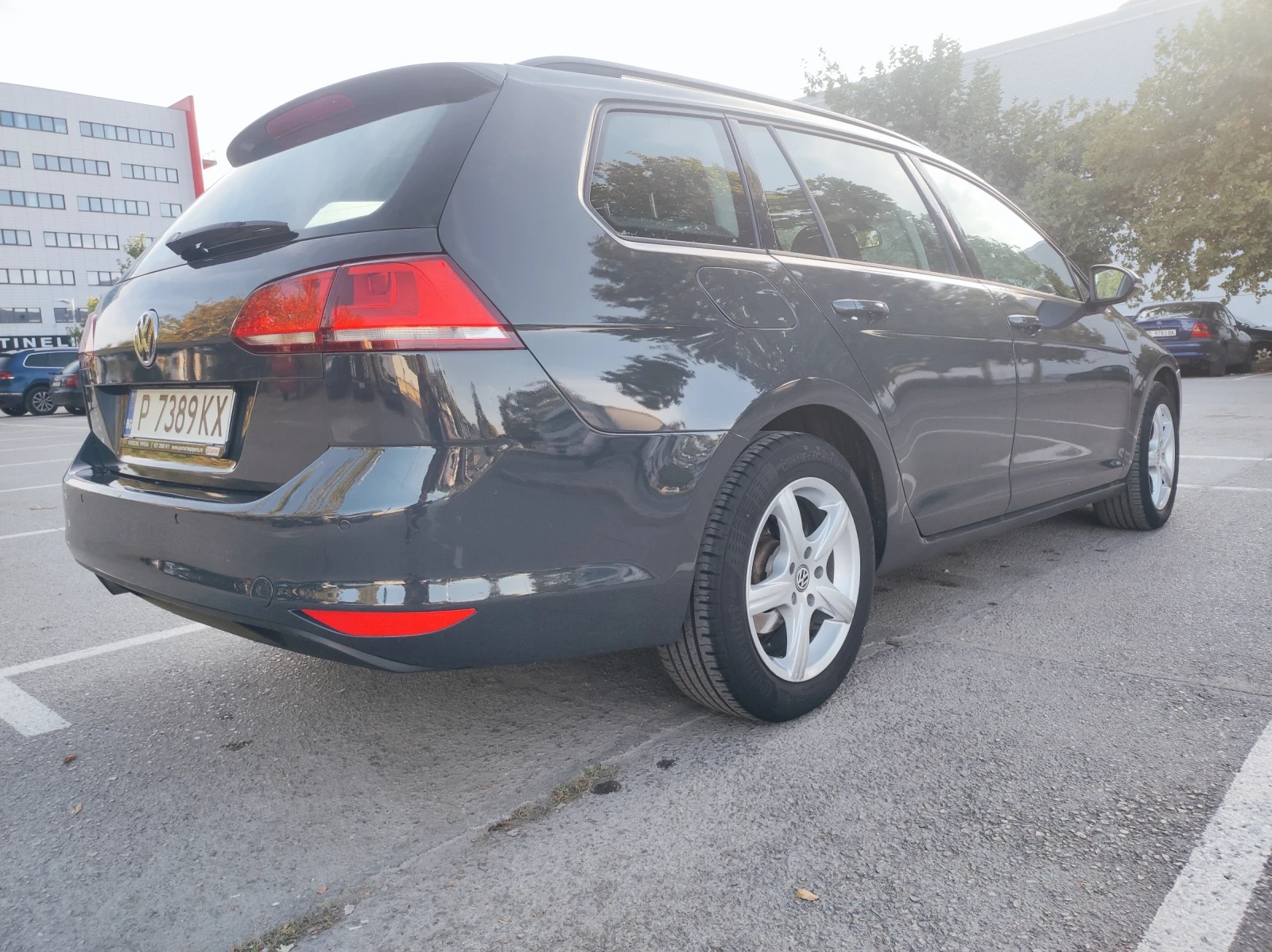 VW Golf 1.6 TDI, снимка 3 - Автомобили и джипове - 55965728