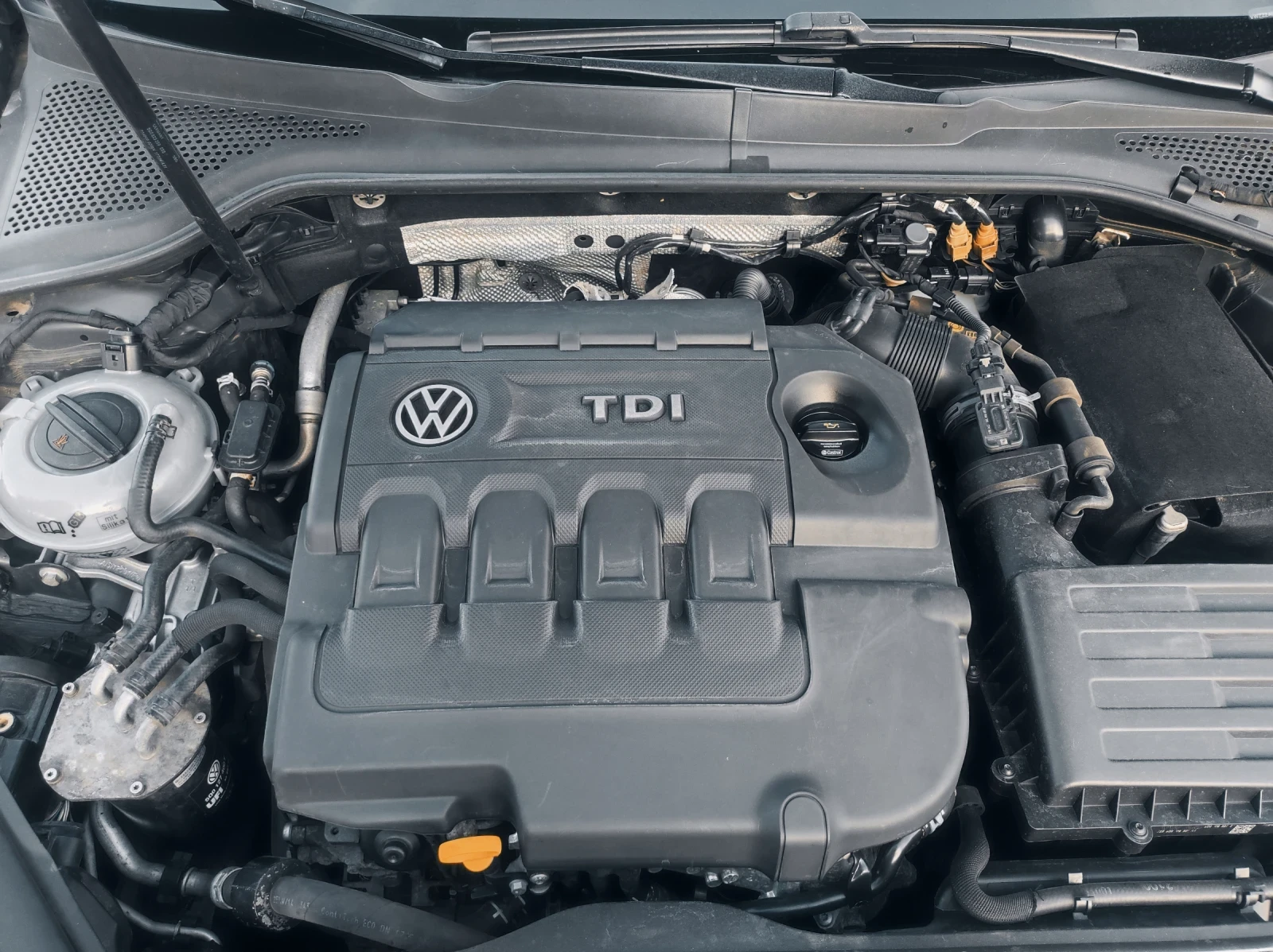 VW Golf 1.6 TDI, снимка 6 - Автомобили и джипове - 55965728